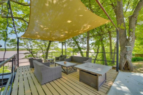 Waterfront Retreat with Deck on Lake Eufaula!